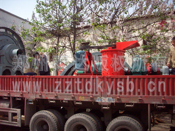 復合式破碎機設備待發(fā)